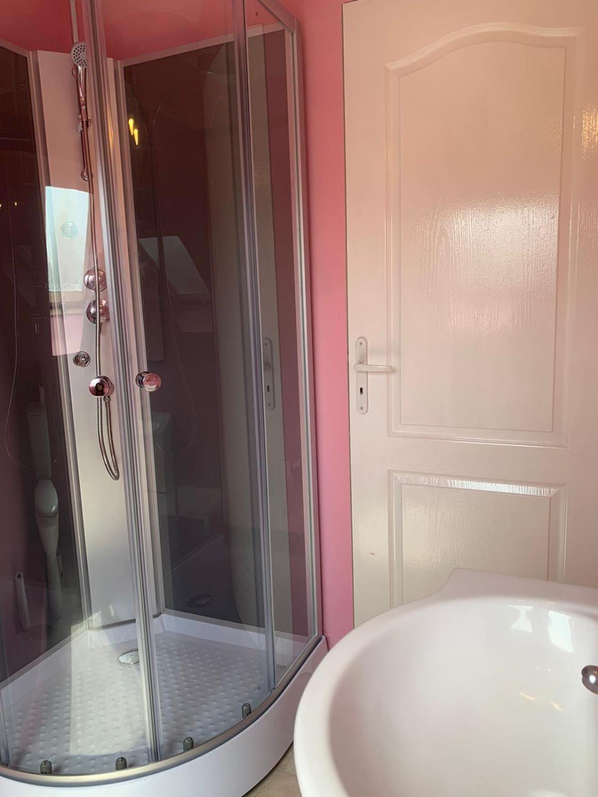 Studio Meuble Dans Une Maison Limay Exterior photo